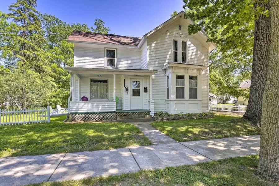 Family-friendly Menomonie Retreat: Walk to Town!