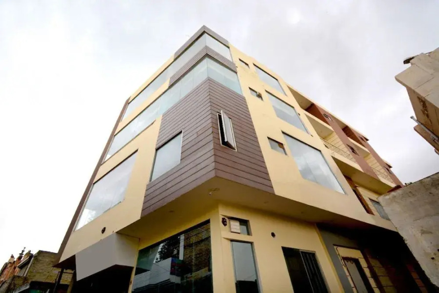 Hotel Royal Lifestyle By OYO Rooms