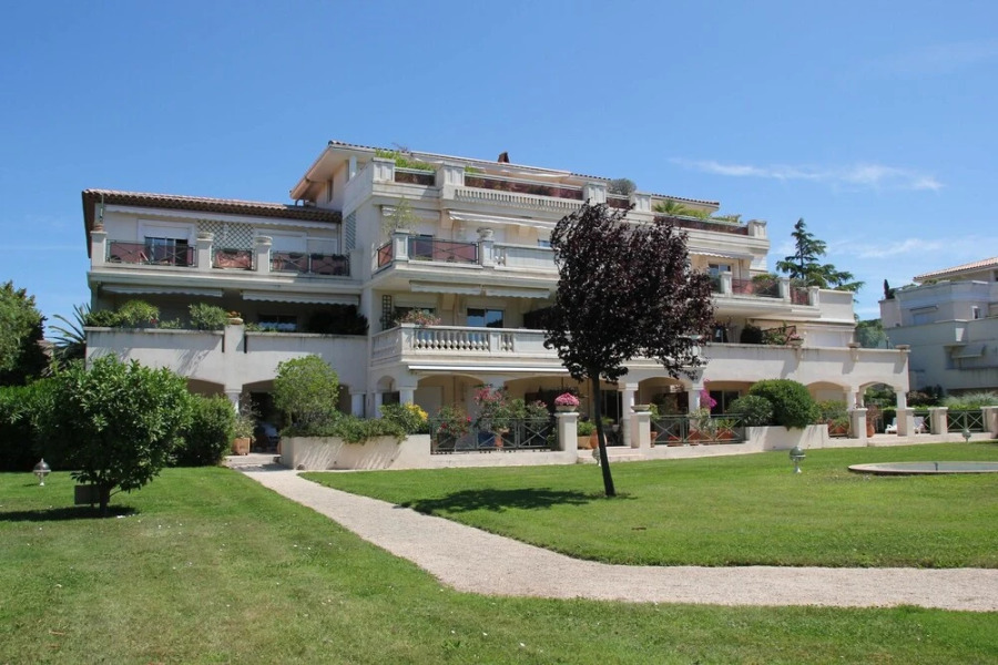 Apartment With one Bedroom in Carqueiranne, With Pool Access, Enclosed
