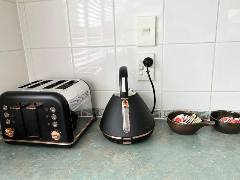 Cheerful 4 bedrooms home with stunning sunshine