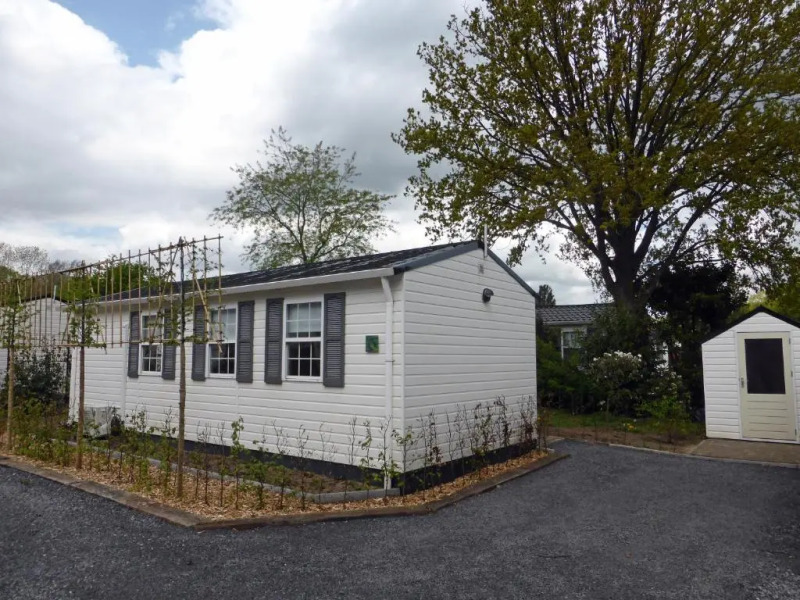 Tiny house Appelvinkje, huisje met bedstee in bosrijke omgeving