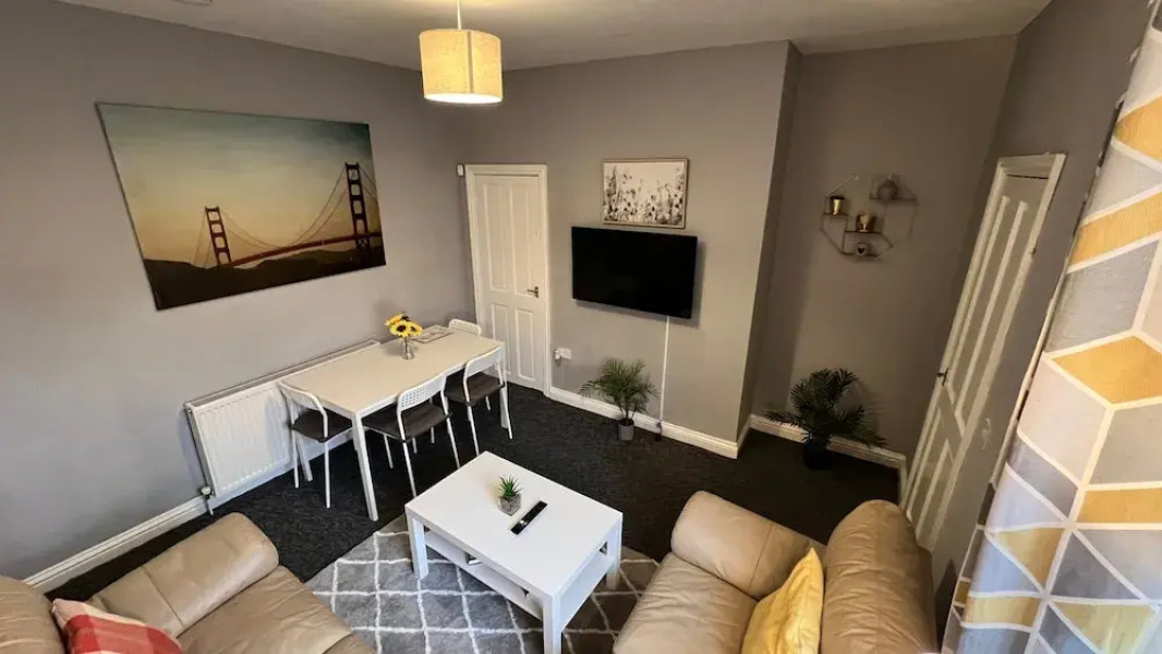 Near A1 Motorway - Free Parking