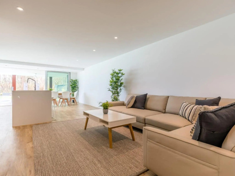 Vukeville, Vincentia - 4pm check out Sundays, except Peak Season