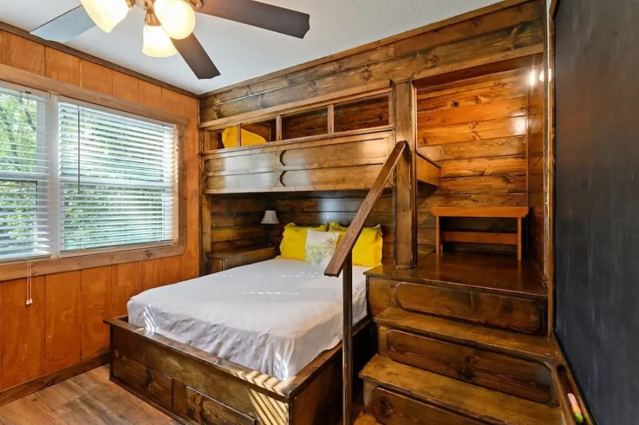 Family Friendly Cottage - Game Room+firepit+smores