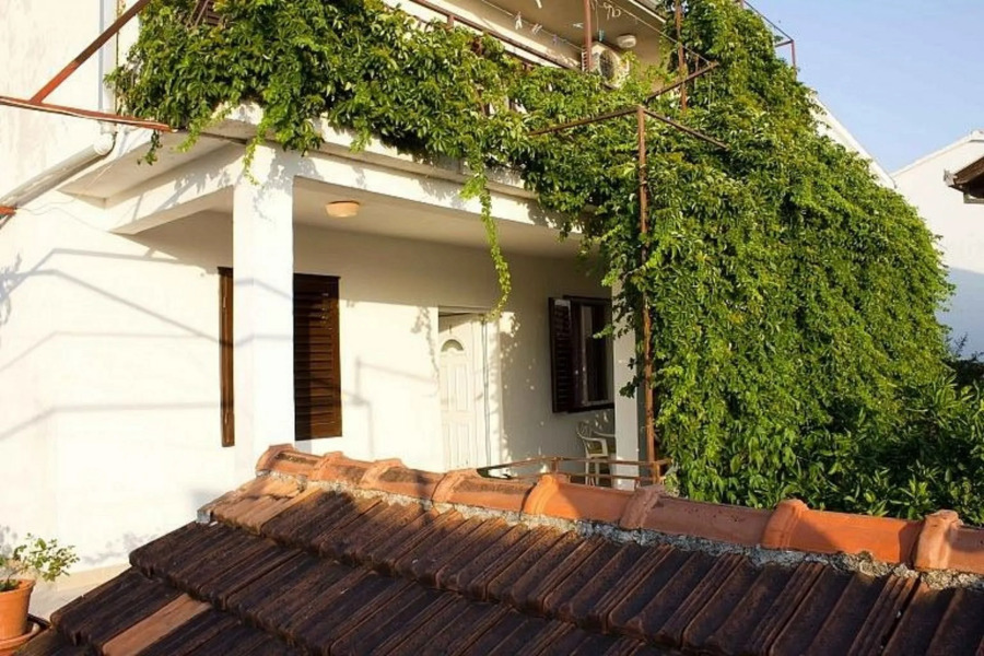 Apartment Josip - with parking: A1 Rogoznica, Riviera Sibenik