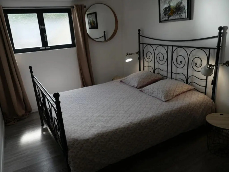 GITE DANINOU; meublé 3 chambres avec terrasse (1er étage du château) , salon et cuisine ouverte