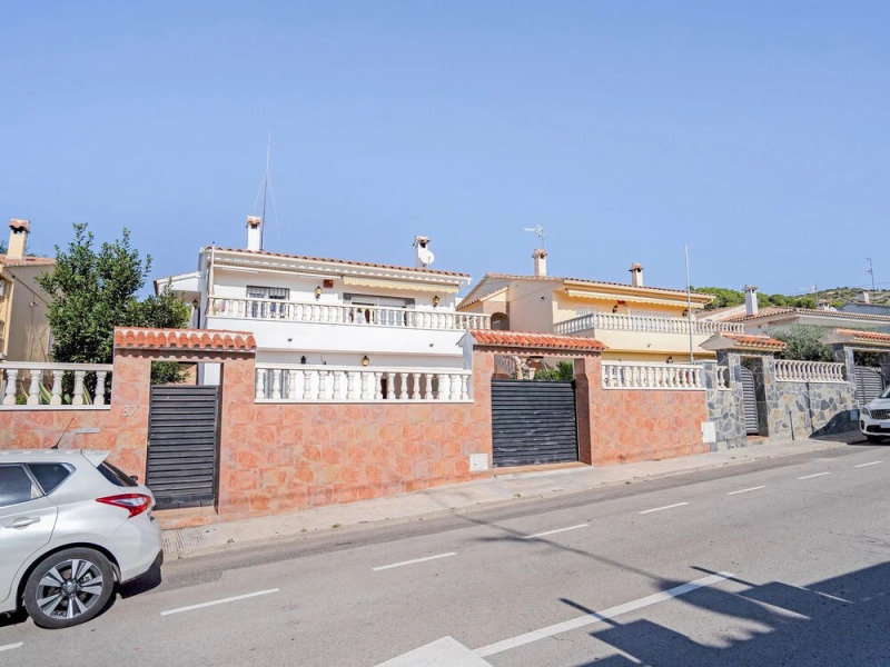 Stylish Holiday Home in el Mas Mel by the Forest