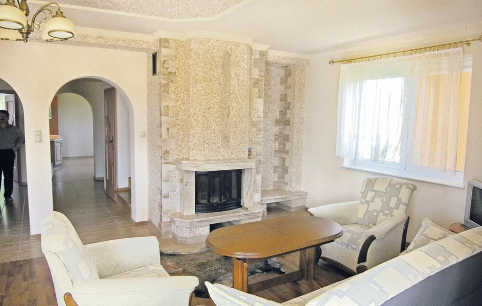 Amazing Home in Rowy With 4 Bedrooms