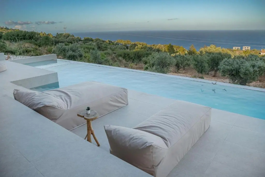 SUOLO di GIOIA Villa with magnificent sea view and infinity pool 18*4m