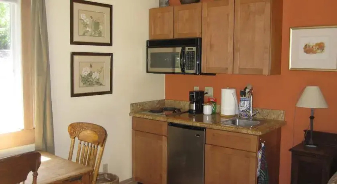 Tam Valley Bed & Breakfast