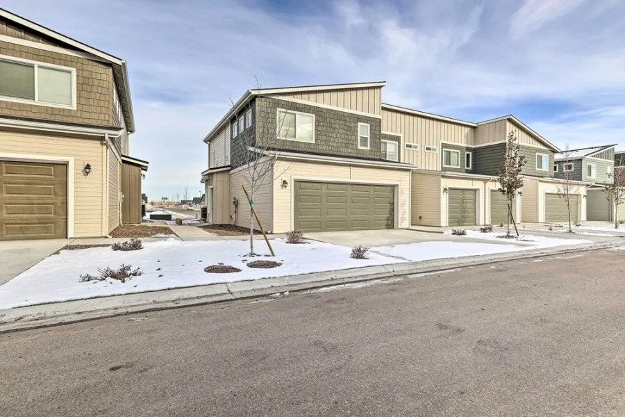 Nampa Townhome ~ 18 Mi to Downtown Boise!