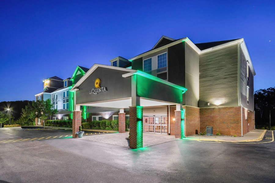 La Quinta Inn & Suites by Wyndham Stonington-Mystic Area