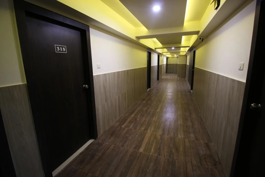 OYO 1360 Hotel Cross Road