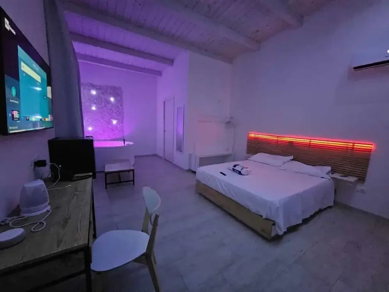 Luxury pool Suites - Città Bianca