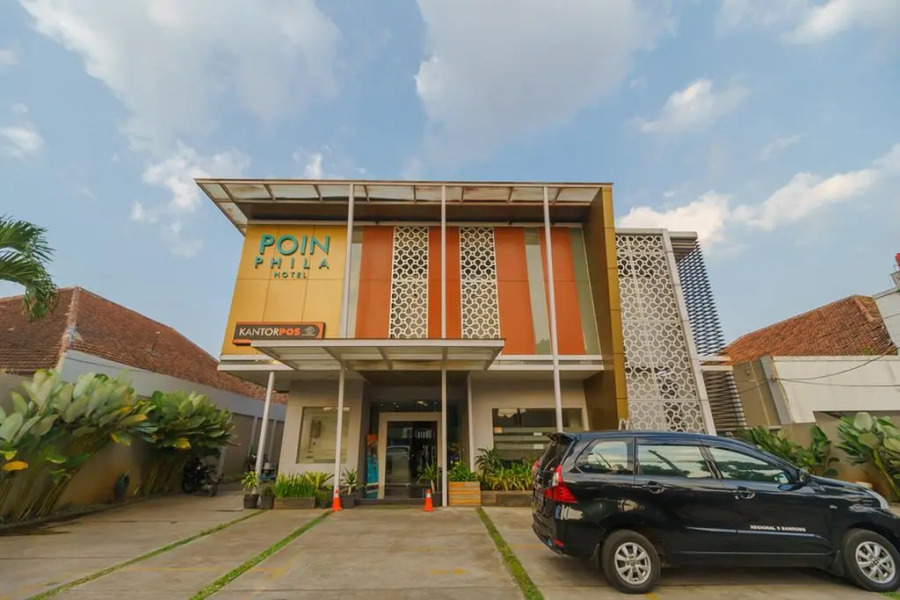 RedDoorz Plus @ Point Phila Cihampelas