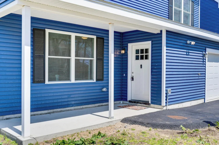 New Hampshire Abode w/ Mountain Views, Near Skiing