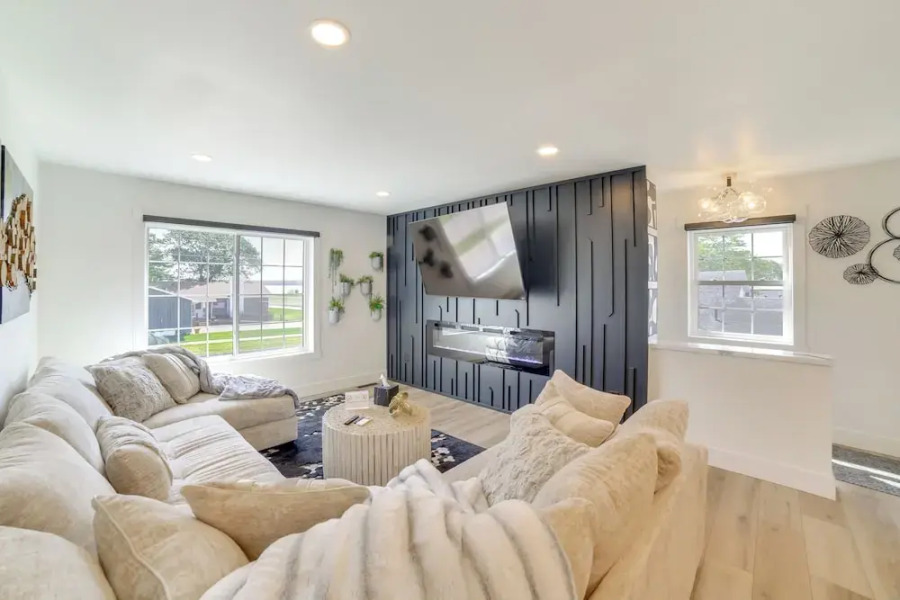 Walk to Waterfront: Michigan Retreat w/ Game Room