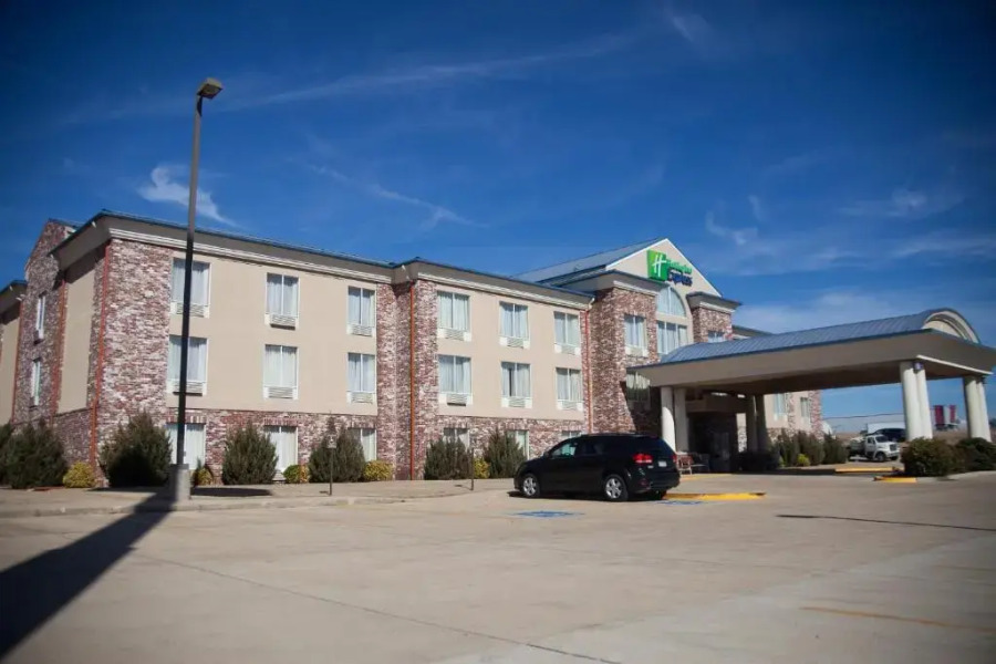 Holiday Inn Express & Suites Mountain Home