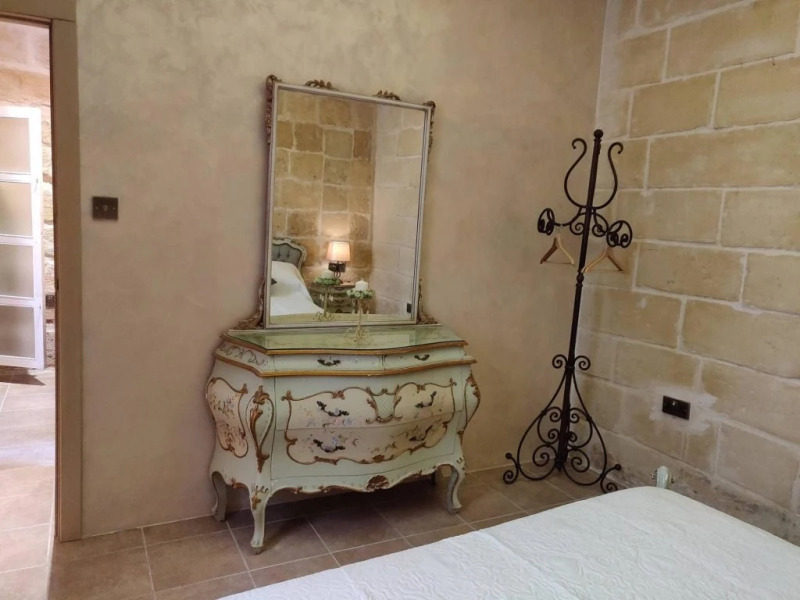 "Romantic Small Townhouse In The Three Cities"