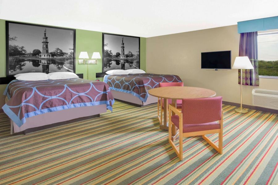 Super 8 by Wyndham Champaign