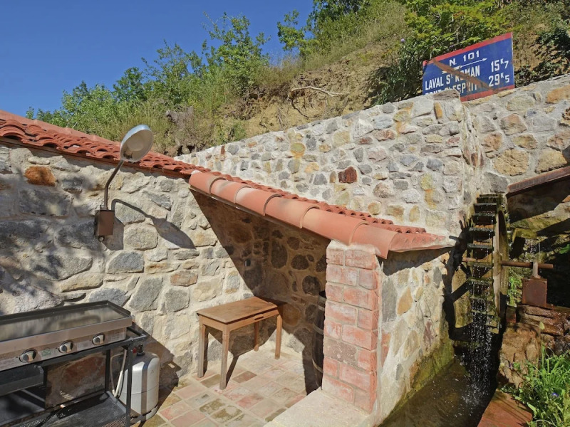 Quaint Villa With Private Pool in Molières-sur-cèze