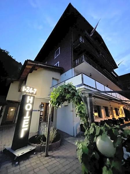 Berg - Hütte beim H O T E L Bahnhof Ausserberg
