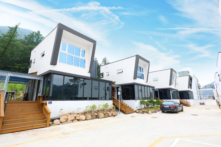 Moongyeong the-most pool villa