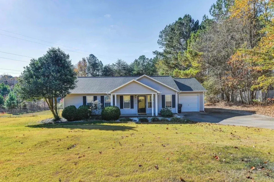 Peaceful Troutman Home: 5 Mi to Lake Norman!