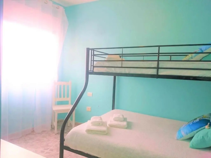 Bright spacious apartment, 2 min walk from beach