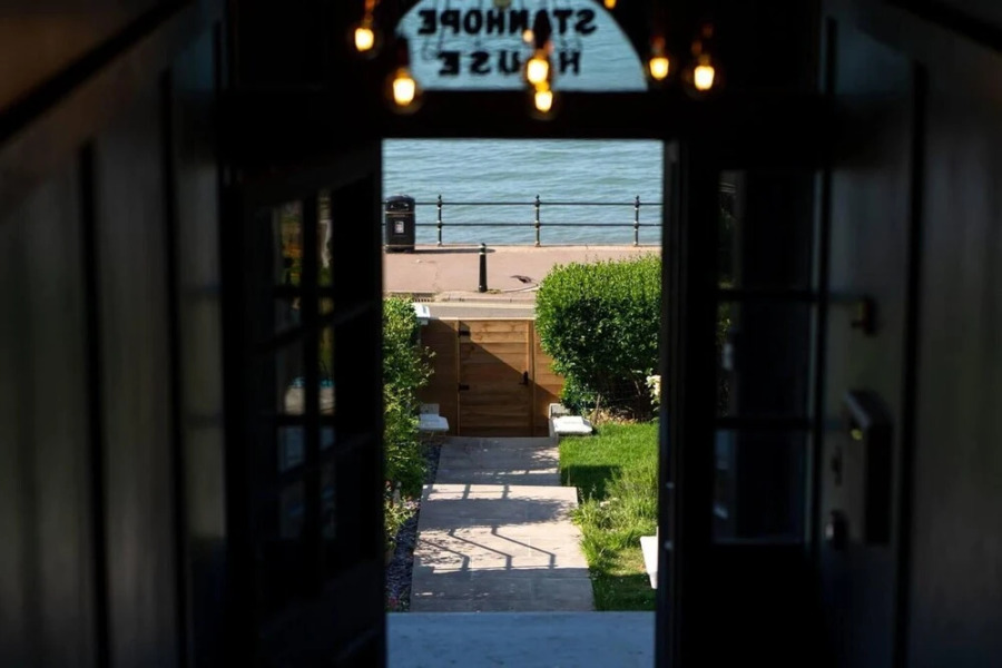 Luxe Beach Pad, Wow Sea Views at Coco By The Bay