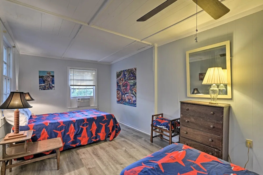 Pawleys Island House, - Steps to Beach & Creek!