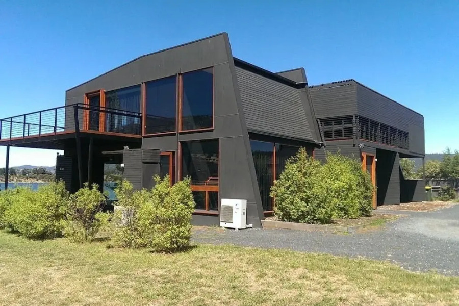 Hobart Waterfront Luxury Retreat