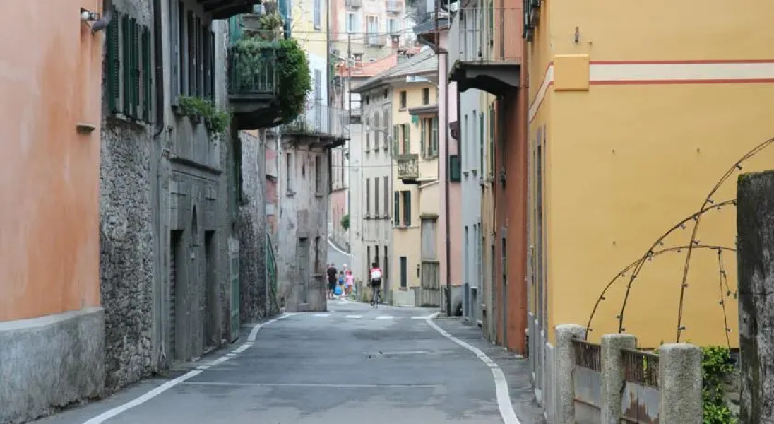 Terrace directly on Lake Como
