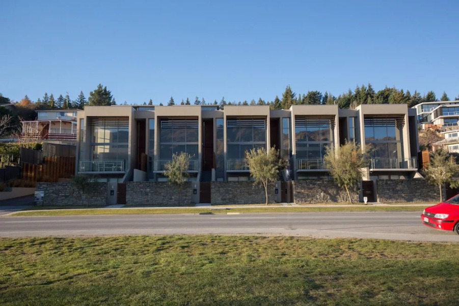 Lakeshore Springs Apartments