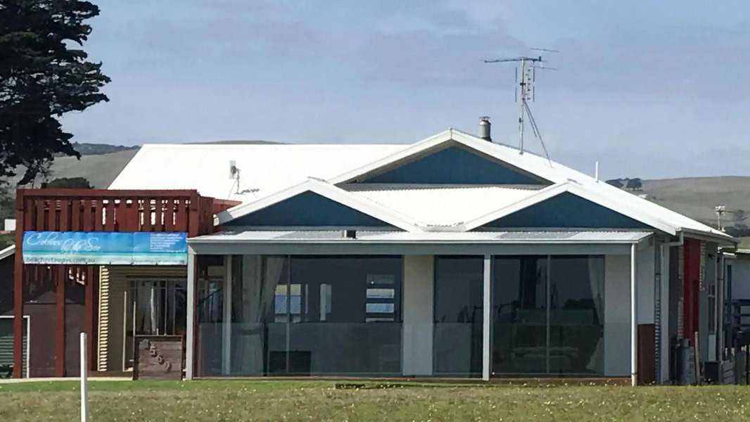 Luxurious Ocean front home, pets welcome, open fire large and spacious