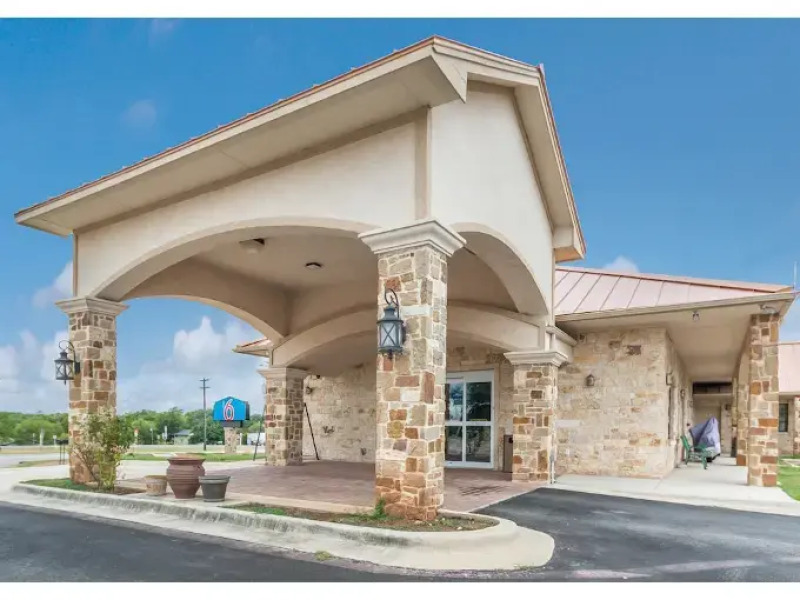 Motel 6 Floresville Tx