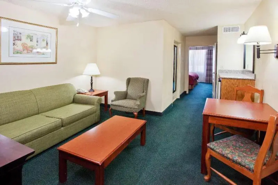 Country Inn & Suites Hiram