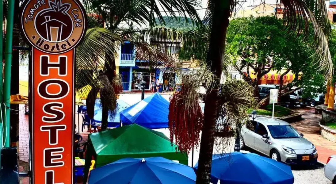 Tomate Cafe Hostel
