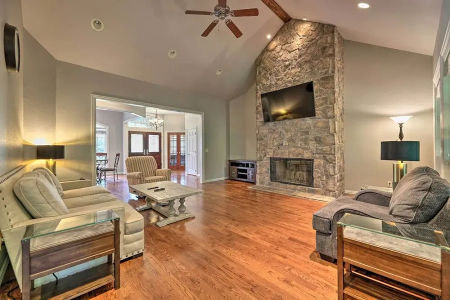 Bentonville Home w/ Pool Table, 2 Mi to Downtown!