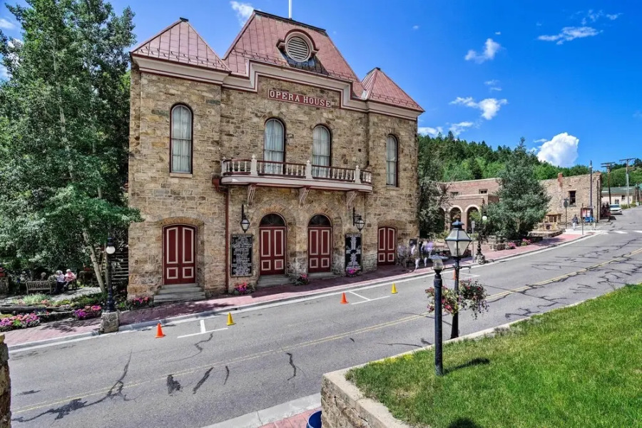 Cozy Home w/ Deck & Mtn Views, Walk to Casinos