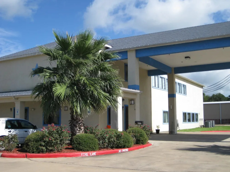 Scottish Inn and Suites