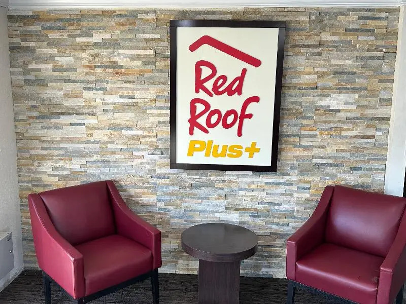 Red Roof PLUS+ Belleville