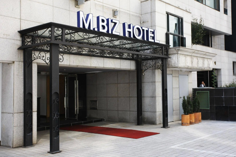 M.BIZ Hotel