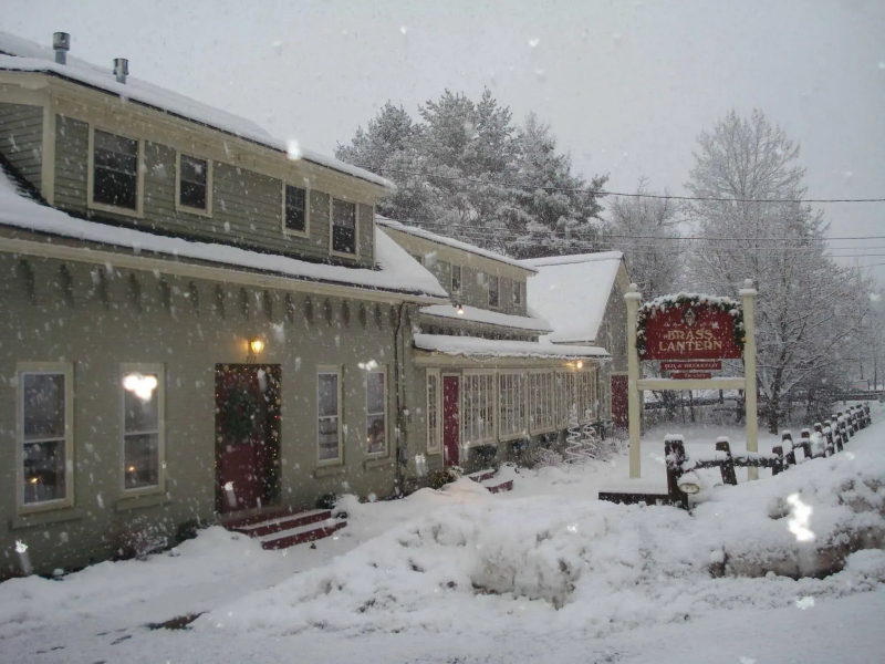 Brass Lantern Inn