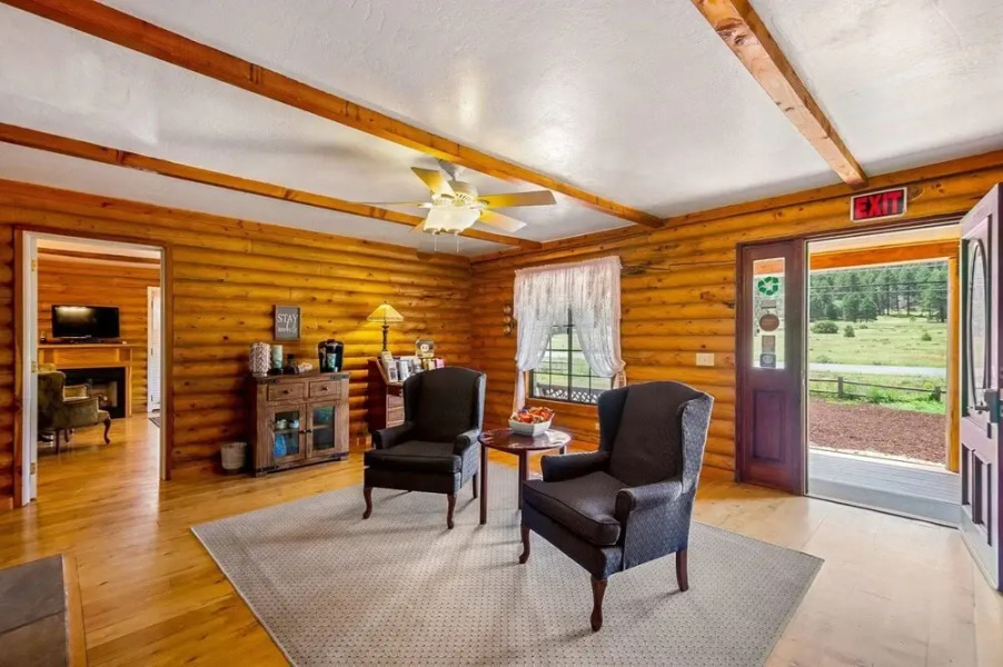 Quarter Horse Inn / Jasmine Room