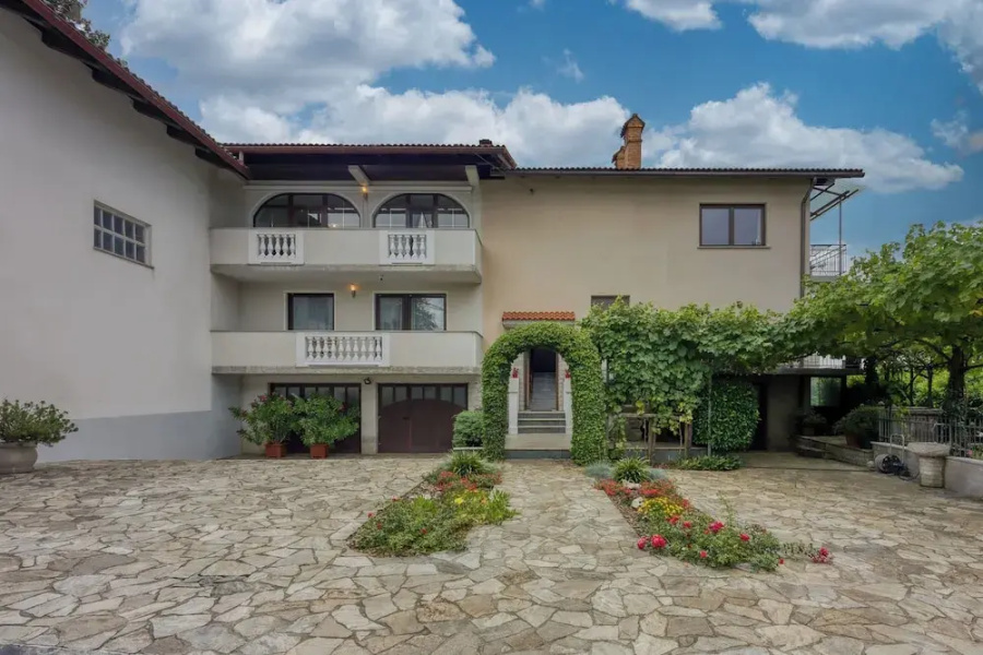 Cesar\'s Karst Apartments