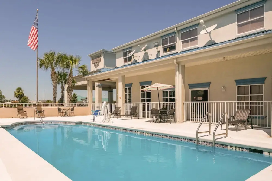 Holiday Inn Express Marianna I-10