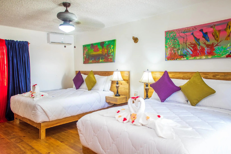 Hotel and Dive Center Roatan Yacht Club