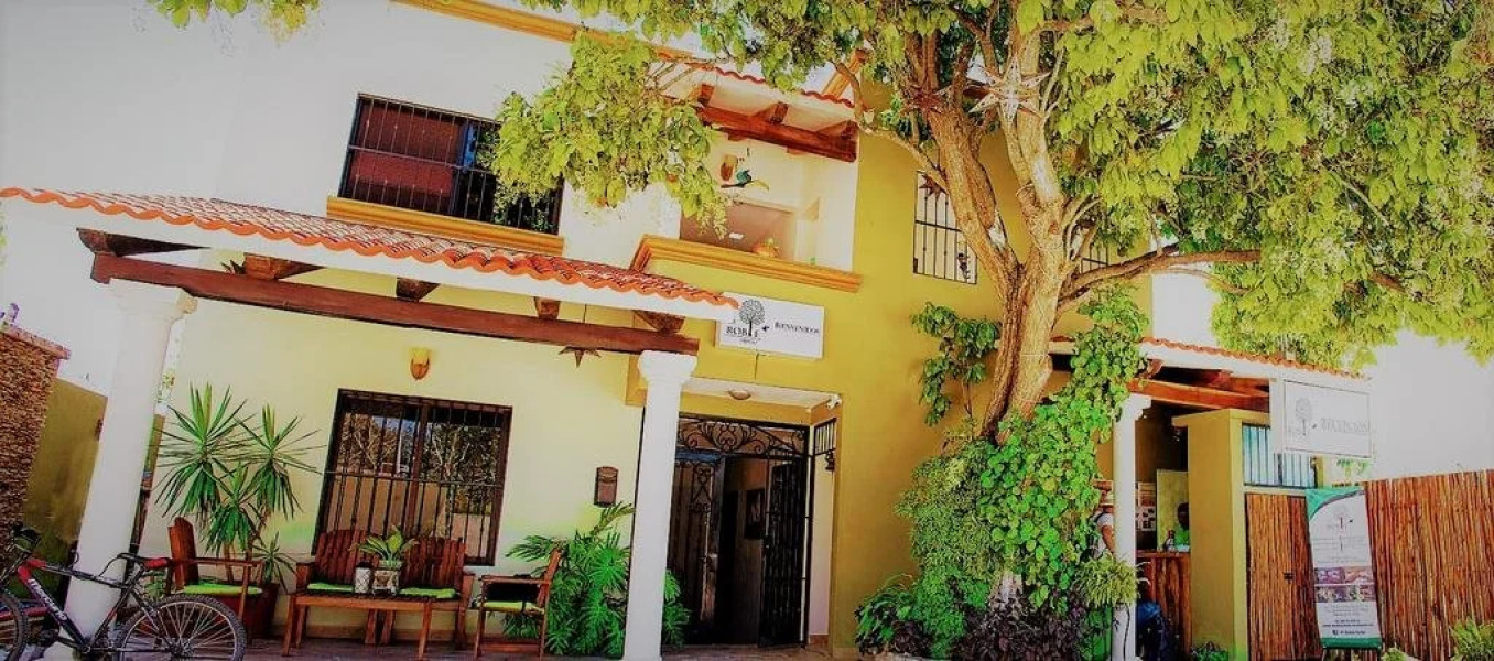 El Roble Hotel