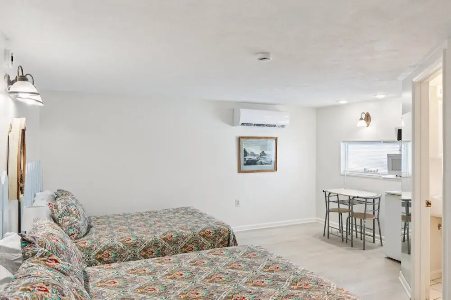 Dave's Last Resort Poolside - Long Stay Discount - Comforting Cabin 2 1 Bedroom Hotel Room